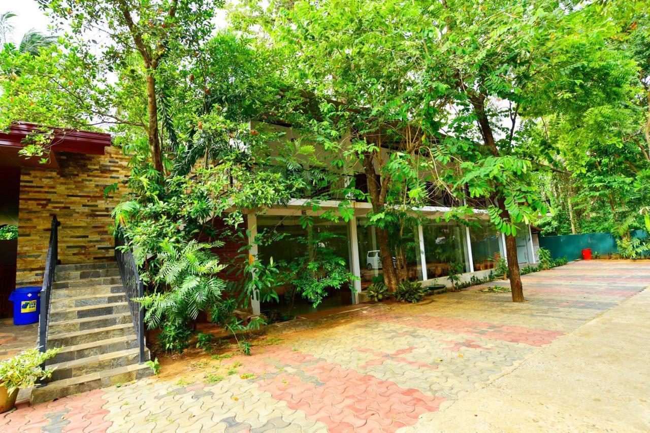 Ariya Rest & Ayurveda Spa โปลอนนารูวา ภายนอก รูปภาพ