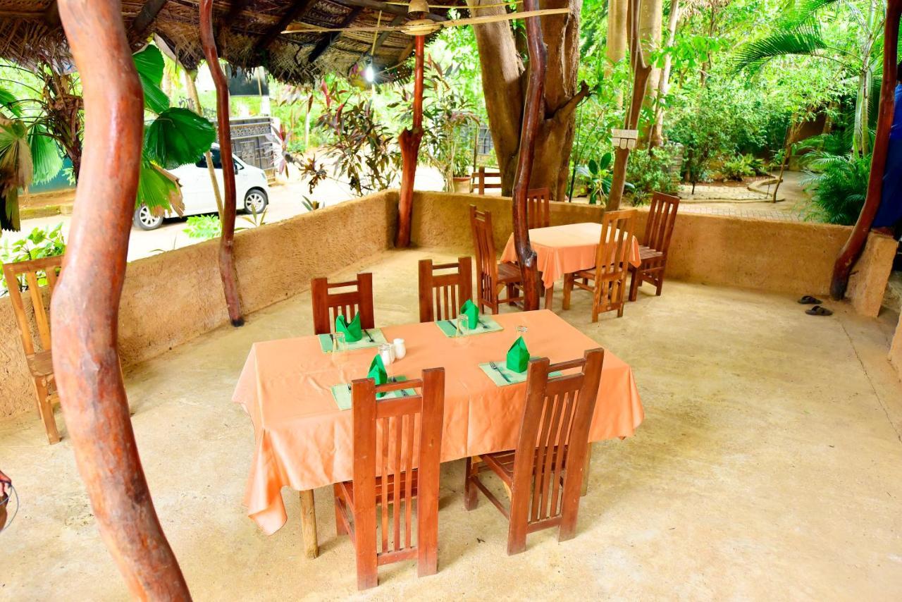 Ariya Rest & Ayurveda Spa โปลอนนารูวา ภายนอก รูปภาพ