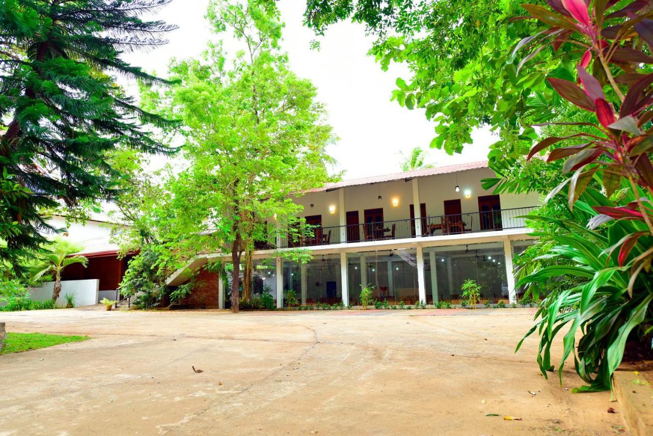 Ariya Rest & Ayurveda Spa โปลอนนารูวา ภายนอก รูปภาพ