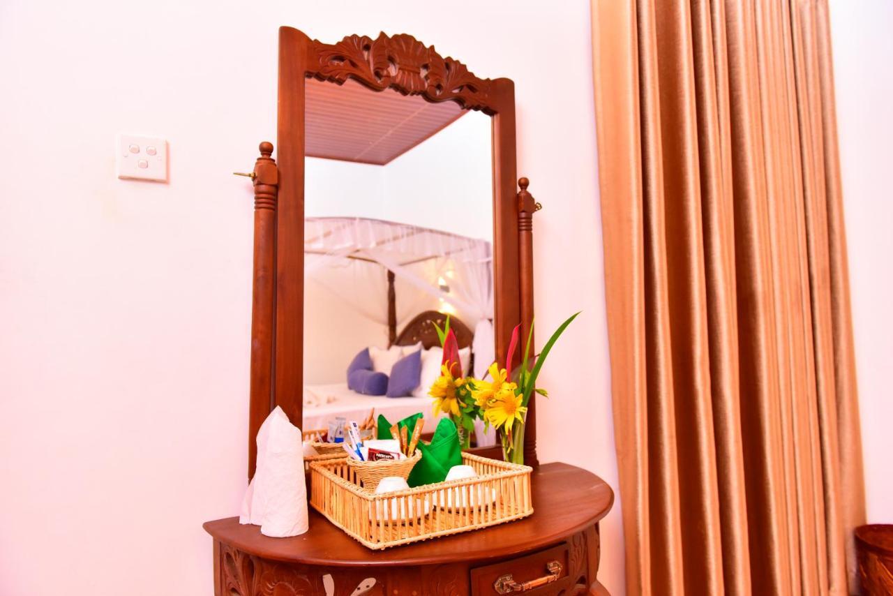 Ariya Rest & Ayurveda Spa โปลอนนารูวา ภายนอก รูปภาพ