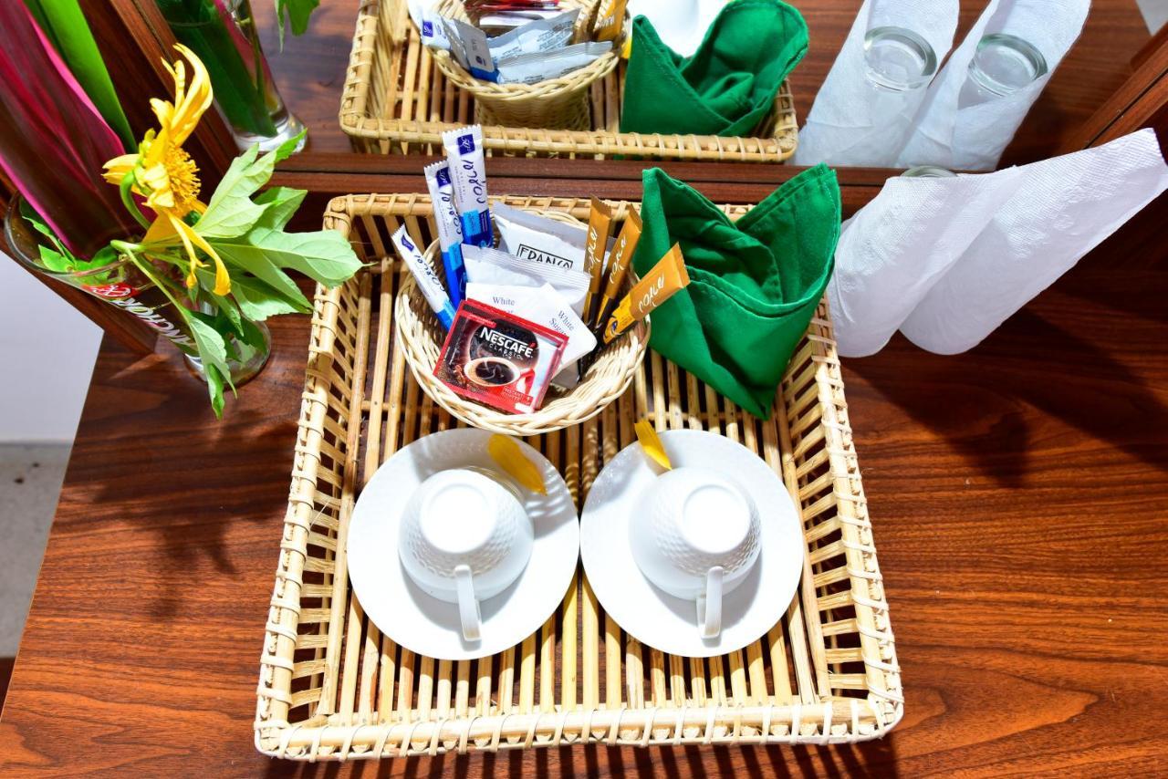 Ariya Rest & Ayurveda Spa โปลอนนารูวา ภายนอก รูปภาพ